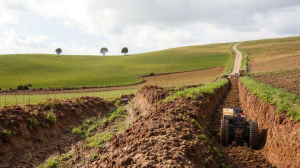 Pourquoi choisir des solutions de tranchée et enfouissement de câble en Mayenne
